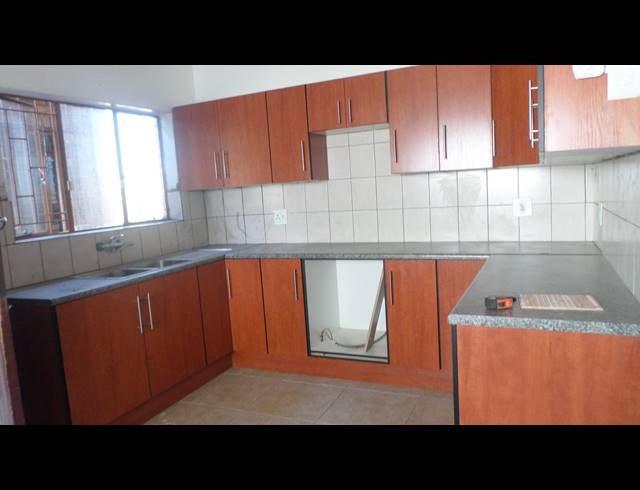 3 BEDROOM HOUSE SOLD IN THE ORCHARDS